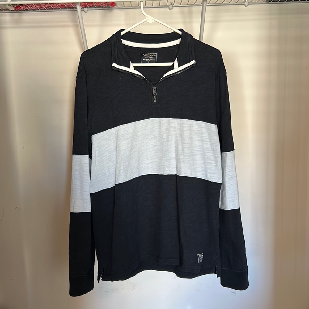 ❌sold❌ block color 1/4 zip navy/light blue